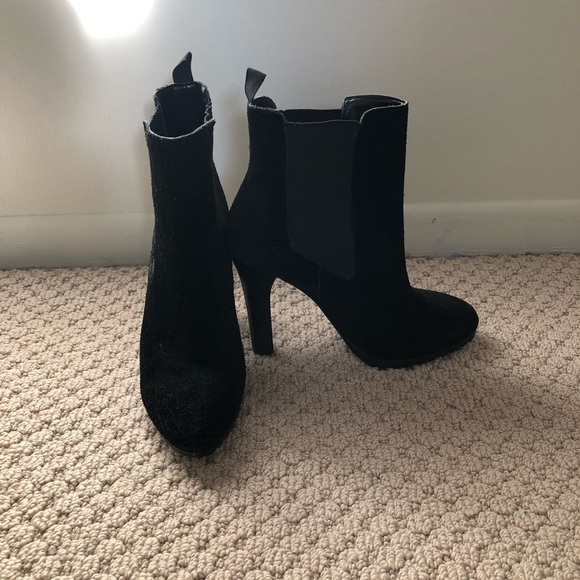 Ralph Lauren - Suede Black Heels - Picture 1 of 5